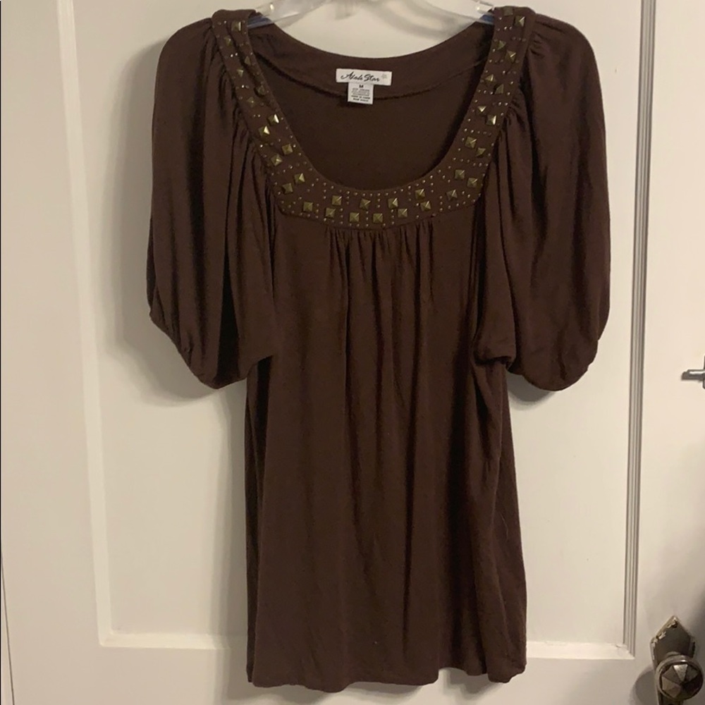 Brown blouse.